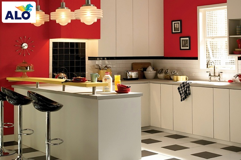 Dùng màu đỏ tạo điểm nhấn cho căn bếp nhỏ nhà bạn